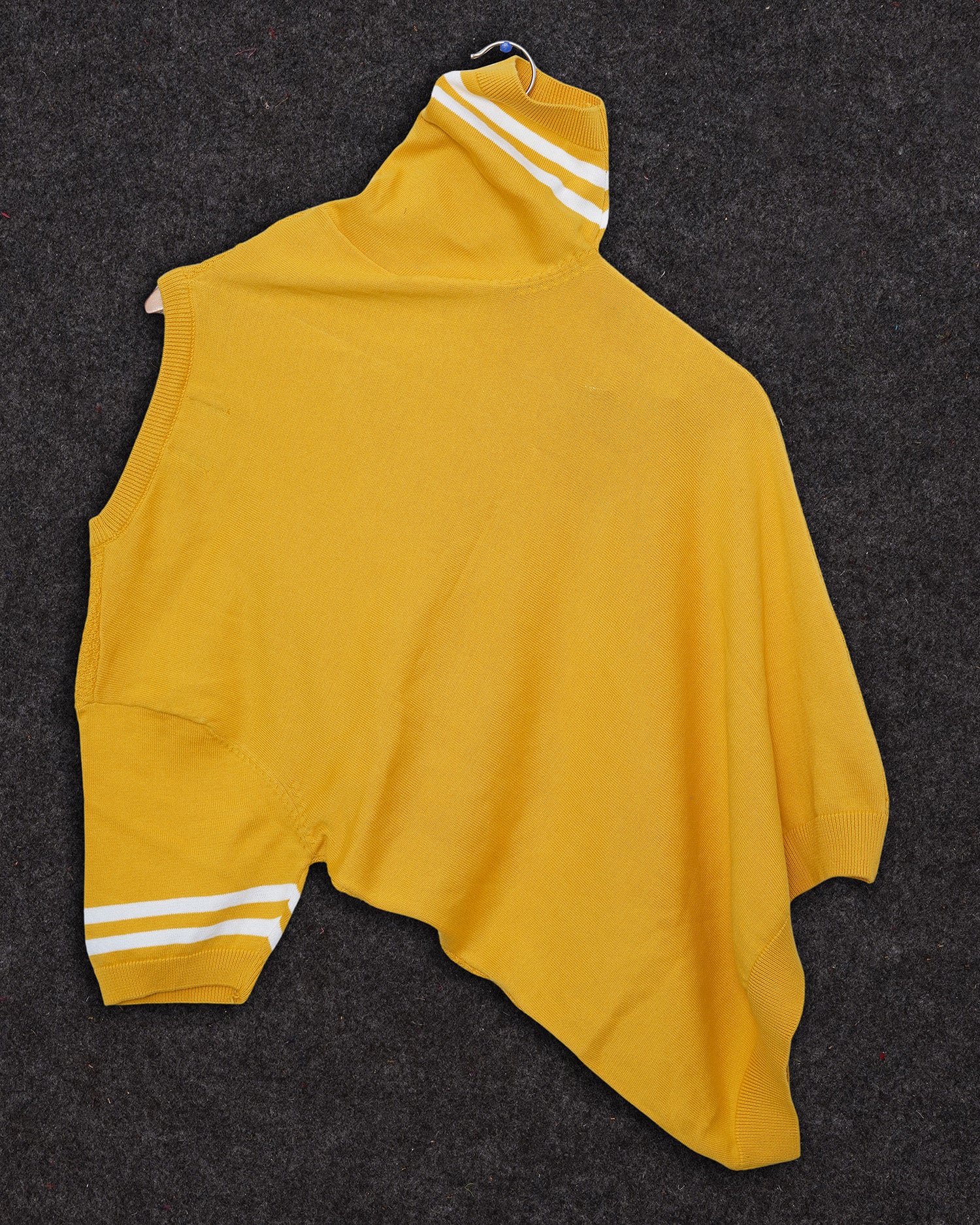 Yellow Tatting Knitted & Sleeve Lining T-Shirt for Men Secondary image