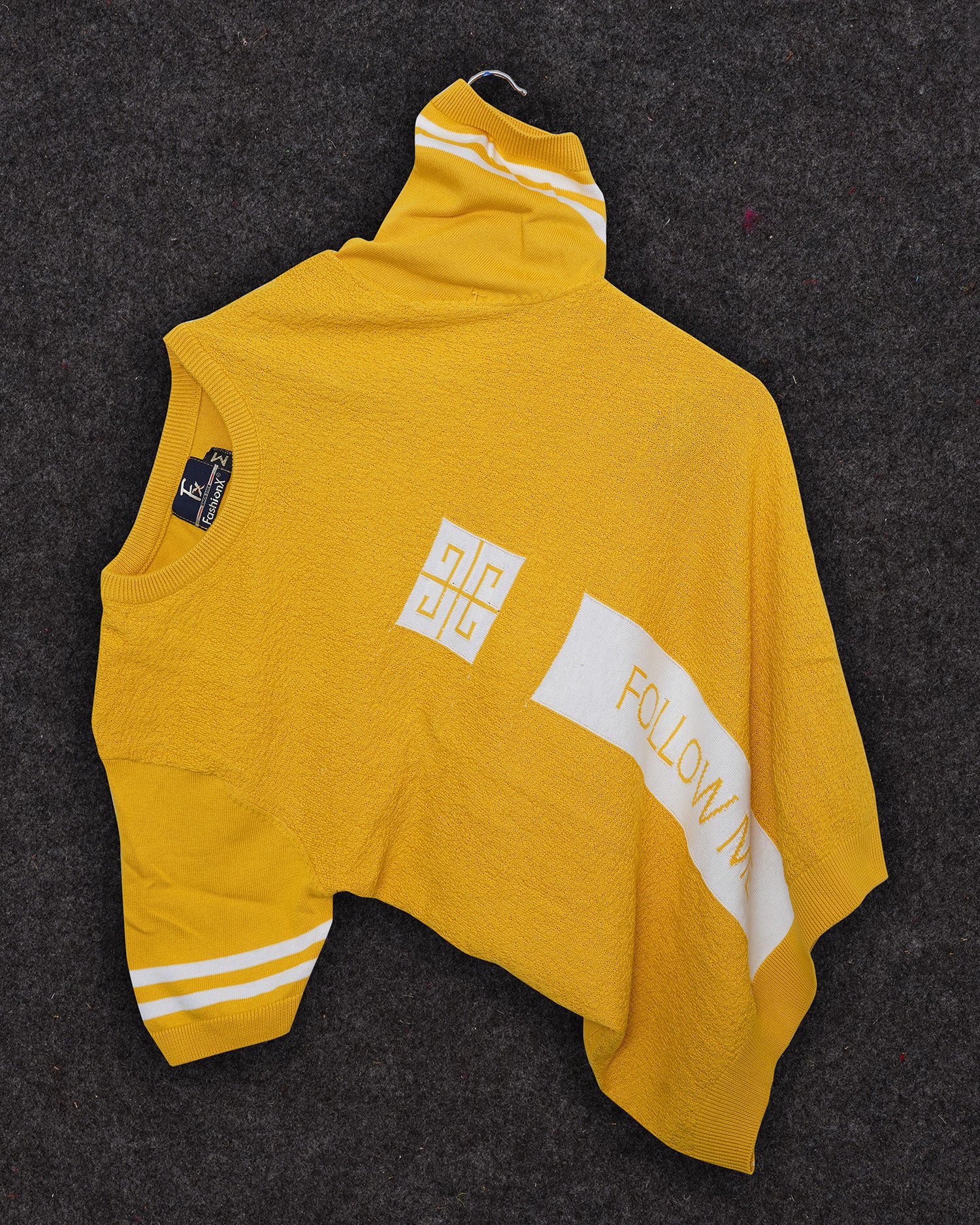 Yellow Tatting Knitted & Sleeve Lining T-Shirt for Men Main image
